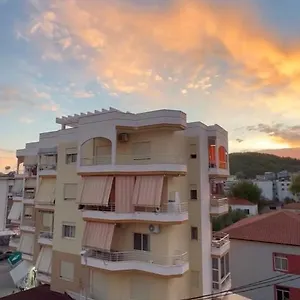 Central Apartament Apartment Himare