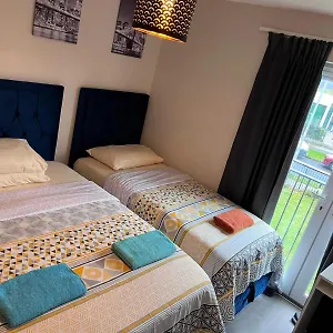 Lovely Twin With Ensuite Bathroom 15 Mins From Airport Homestay Dublin